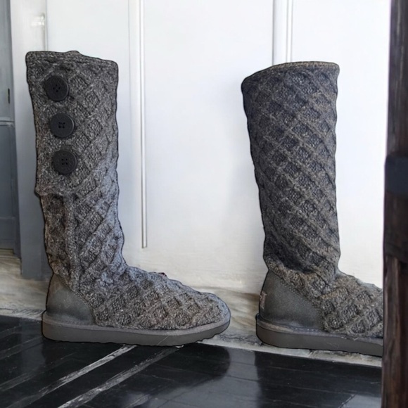 Tall UGG gray three button waffle knit boots Fold up or down worn tall or short - Picture 5 of 17